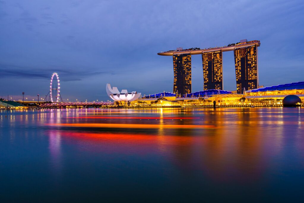 Captivating cityscape of Singapore's Marina Bay at twilight with iconic landmarks.